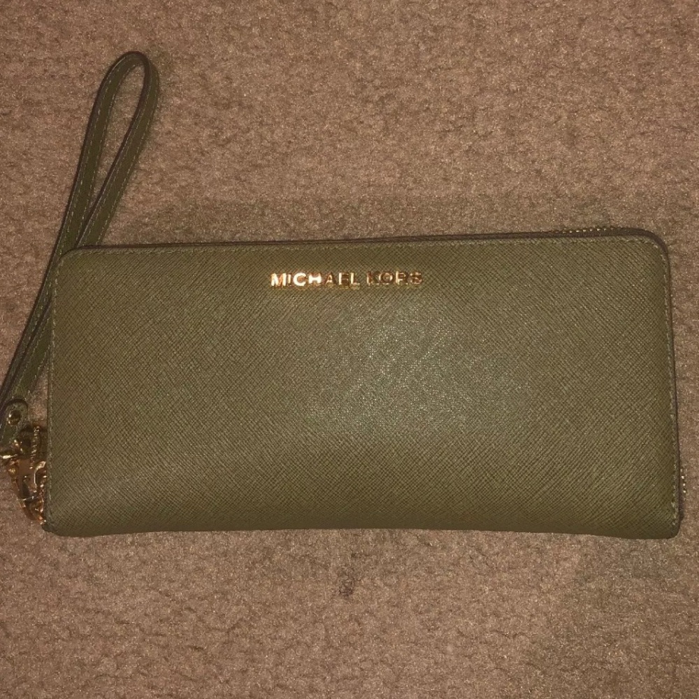 Michael Kors Jet set travel Wallet